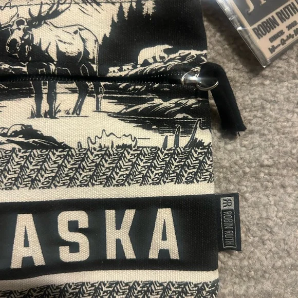 Robin Ruth Black and White Alaska Crossbody Bag - Picture 3 of 6